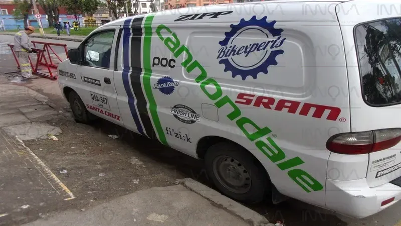 DECORACION VEHICULAR - CON VINILO AUTO-ACHESIVO - Imagen 3