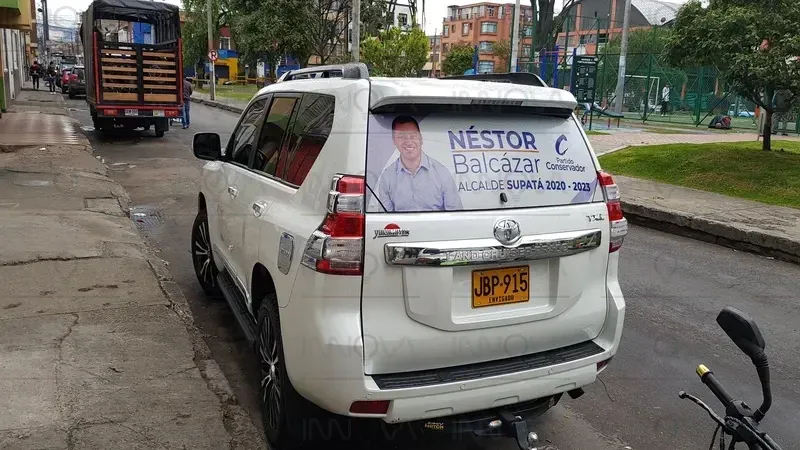 DECORACION VEHICULAR - CON VINILO AUTO-ACHESIVO - Imagen 6
