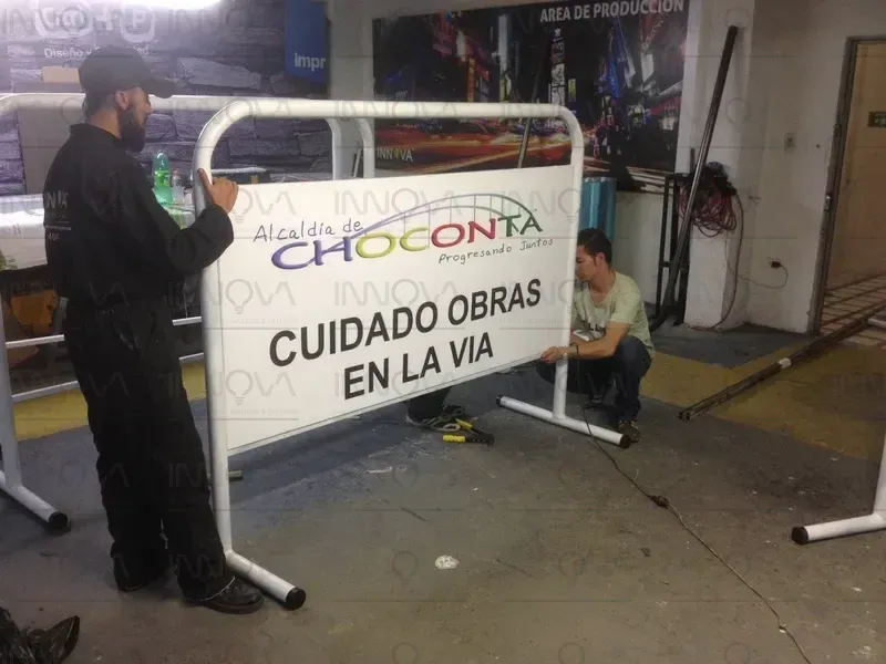 VALLA PUBLICITARIA - DE CONTENCION - Imagen 1