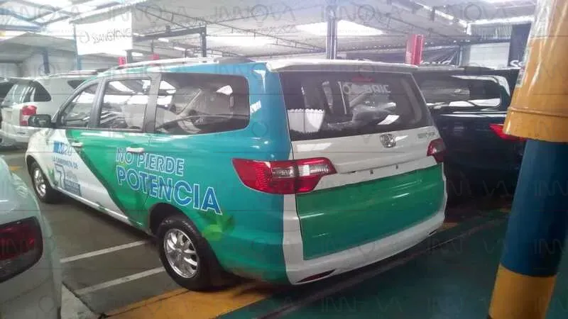 DECORACION VEHICULAR - CON VINILO AUTO-ACHESIVO